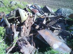 В этой кучи три порезаных кузова от 69-го и один от Уазика(((