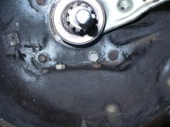 крепление шпилек подушки колокола.jpg