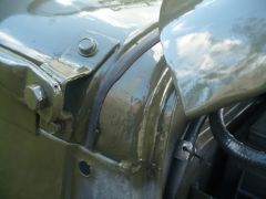 самый маленький на стык капота и кузова.jpg