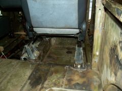 26 кронштейны по месту с 3мм железа.JPG