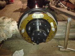 В сборе с полуосью.