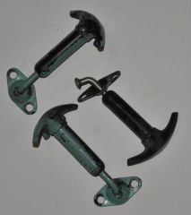 Крючки капота