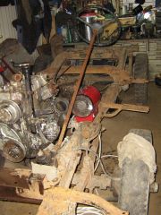 ДВС поставили на раму.