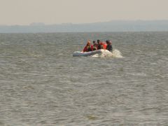 Лодка в заливе(волна)