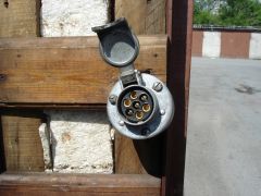 Розетка. Внутри окислов нет. На сборку.