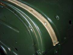 Уплотнитель капота