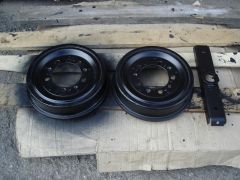 Тормозные барабаны. Фасад. Снаружи в оригинале были  чёрные.