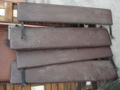 Обивка задних лавок. Есть один порыв см. 4. В остальном материал в хор. состоянии.