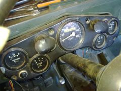 Приборка. Все приборы и спидометр с датой 1962. Ориг. расположение контрольных ламп, соотв. году выпуска. Авар. температуры воды в радиаторе - слева зеленая. Указателя поворота - справа красная. Дальнего света - красная.