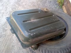 Доп. бак.Состояние нового. Родной окрас в цвет кузова.