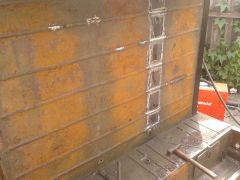 165 рёбра жесткости на ремонтном фрагменте из распущенной вдоль полдюймовой трубы