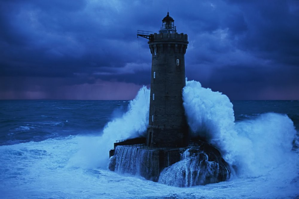 diff-lighthouse-wave.jpg