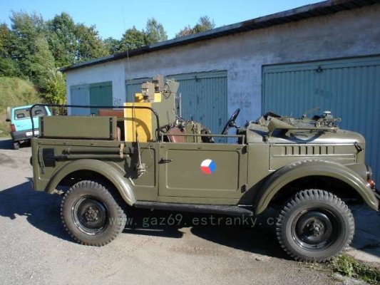 GAZ-69-CH-MONTAZ-085(2)-640es.jpg.af5ba71d0514d6e552138e872a9a04ba.jpg