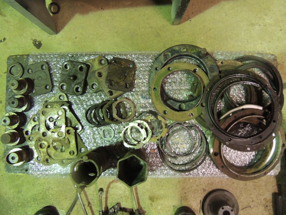 шкворня и прокладки.JPG