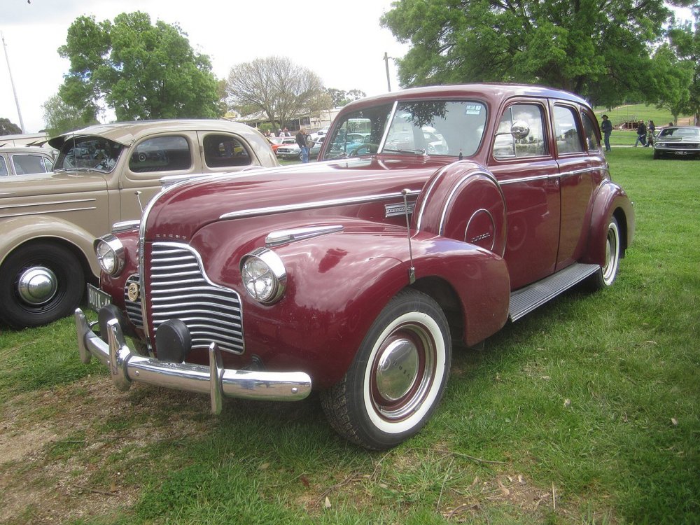 1940_Buick_Series_40_Special_Sedan.jpg