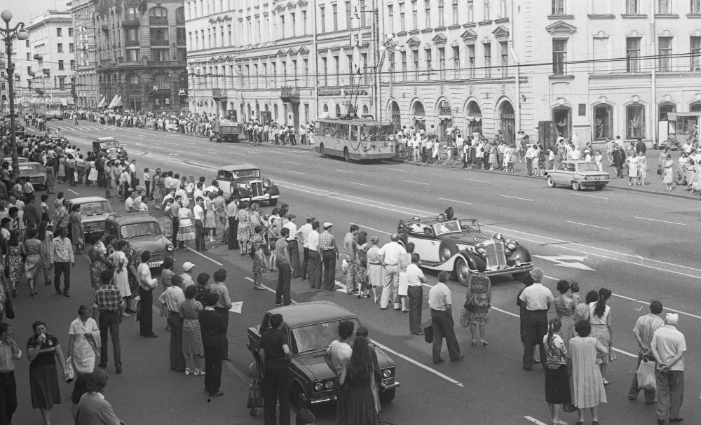 Ретро автомобили на Невском..jpg