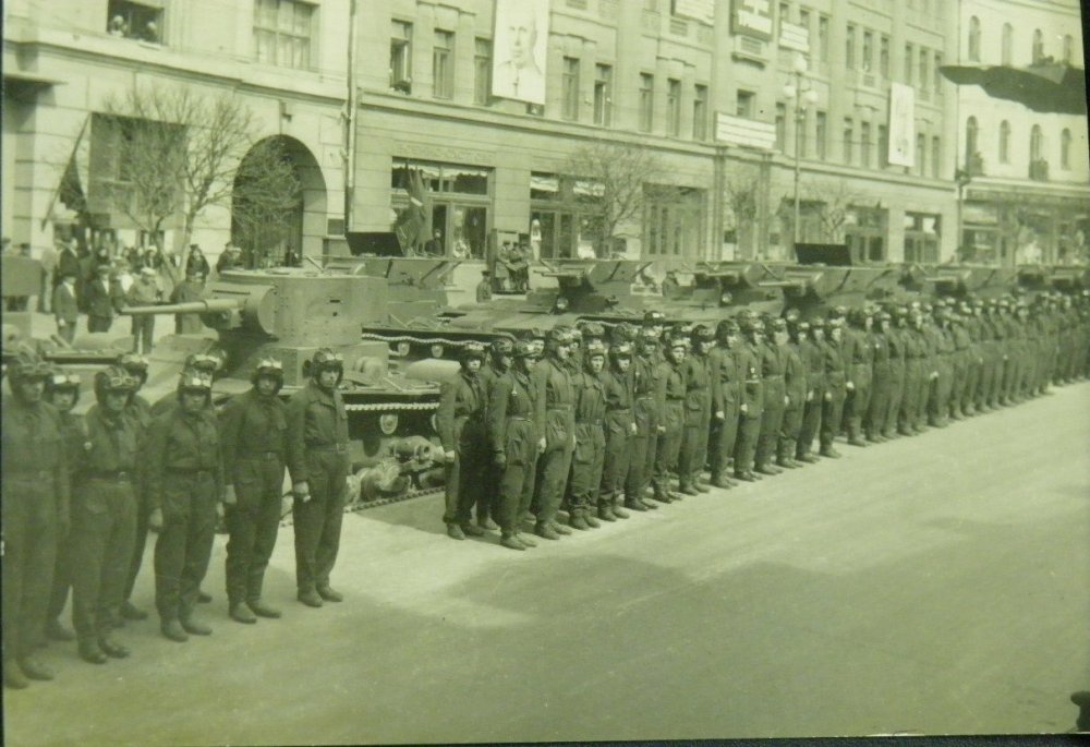 танкисты CREW КИЕВ УКРАИНА 1939.jpg