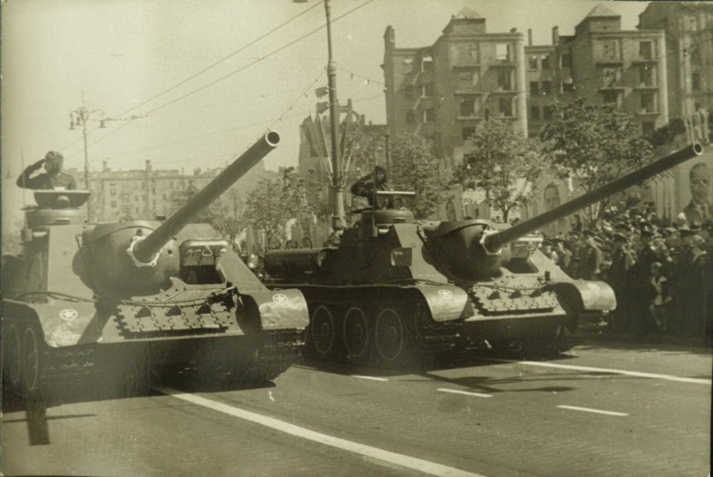 НА ВОЕННЫЙ ПАРАД В КИЕВЕ УКРАИНА.jpg