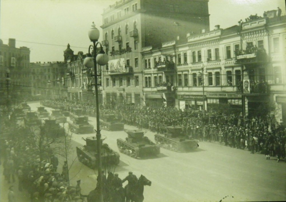 БАК ПАРАД КИЕВ 1938.jpg