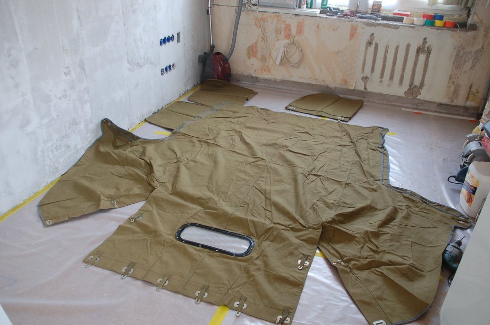 2010-07- 26 июля 14ч.16 мин.54 - проверка состояния тента.jpg