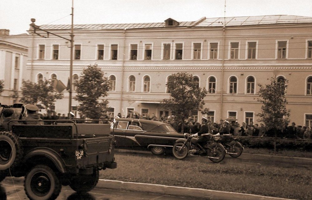 64gaz69_02-38OMGUljbricht_x-b607f.jpg