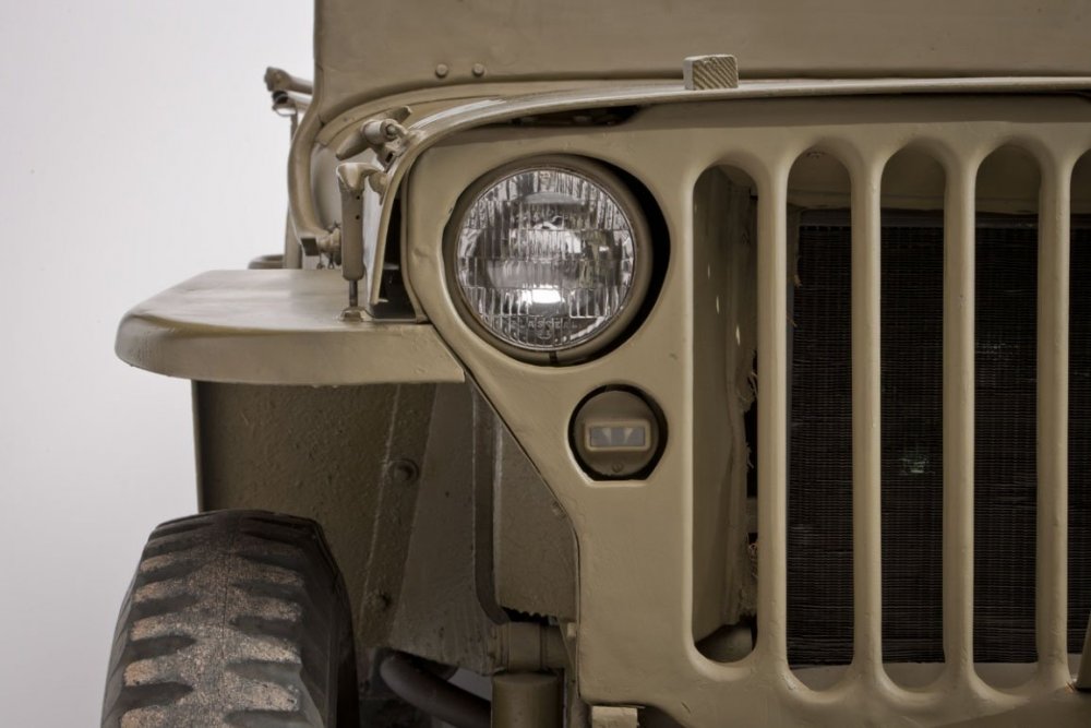 slide21_1943_Willys-Overland_Jeep_04.jpg