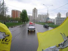 10.00, все сигналят, вставай народ, с Днём Победы!!!