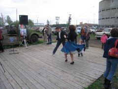 народ отжигает на сцене