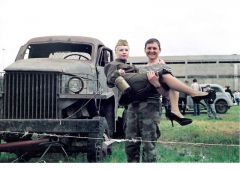 "...а в медсанбате, такая сестра ", чо Славик, гришь не помомню;))