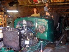 "Лодка" покрашена и установлена на раму