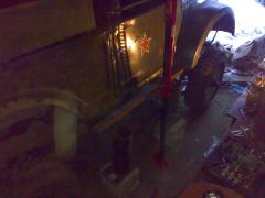 Испытание - поднятие машины за середину порога