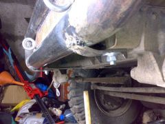 Крепление бампера к раме снизу, Рым-болты.