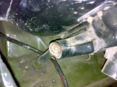 Левый патрубок упирается в педаль стартера