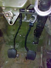 Педали крепим к шпилькам кронштейна ВУТа