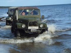 идет колонна газонов