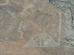 петроглифы мыс бесов нос. наверное это инопланетный космонавт вышел в открытый космос, а кораблик то как паровоз с трубой!!!