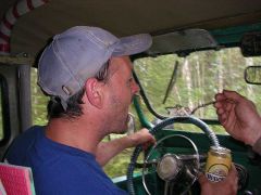 Задача штурмана - накормить пилота.