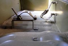 Крепления для насоса и домкрата