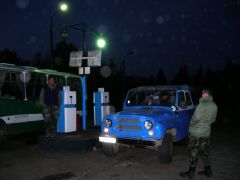Торопец. На заправке.