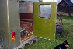 Задняя дверь