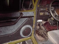 Левая дверь