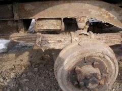 Кто знает с завода или рем зоны шли прокладки типа резины между рессорами ?