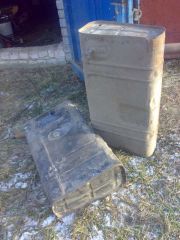 Баки, безниновые, два штука(+есть еще один)