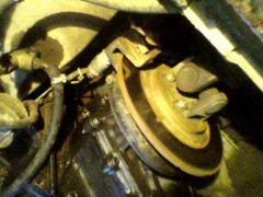 Дисковый стояночный тормоз крупным планом