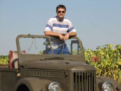 счастливый обладатель газика