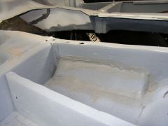 Поверх грунта все швы промазаны спец. кузовным герметиком.