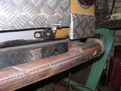 Задний бампер, сегмент в трубе вырезан,что бы задний борт имел возможность раскладываться.