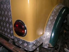 Заднее крыло в процессе работ по его расширению.