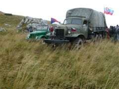 ЗИП 157 с флагами СЛОВАКИИ, ЧЕХОСЛОВАКИИ и СССР в словацких горах