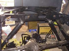 крепление задних амортизаторов